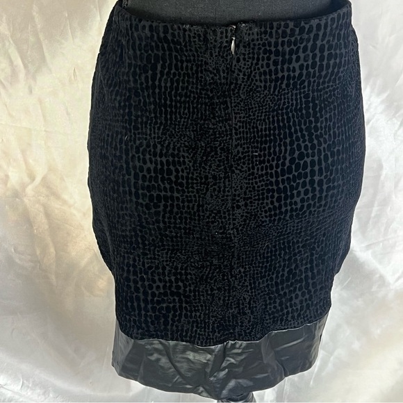 🖤Bar III Black Textured Faux Leather Mini Skirt Large - Picture 4 of 8